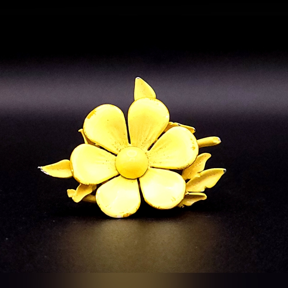 Vintage Pastel Butter Yellow Enamel Flower Brooch | 60s Cottagecore Pin